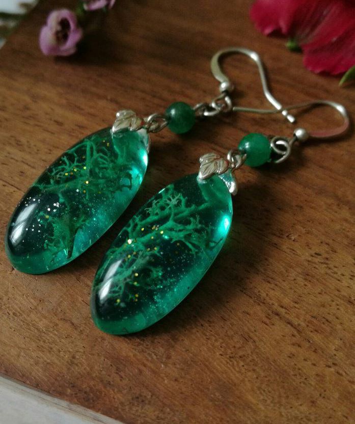 Серьги из зеленой смолы Серьги из зеленой смолы