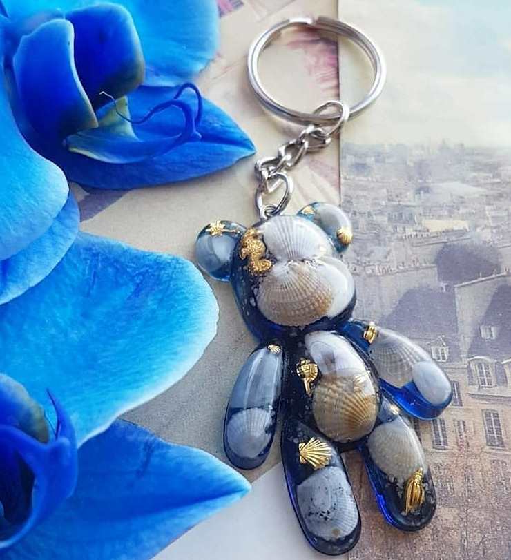 Брелок из смолы прозрачной