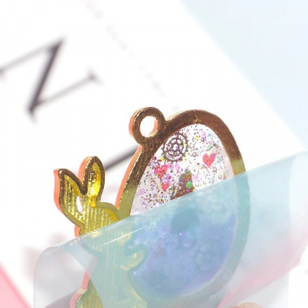 Пленка глянцевая самоклеящаяся для создания украшений